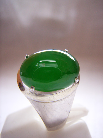 A SOLD top quality natural Jadeite cabochon,fit for a queen,3ct+